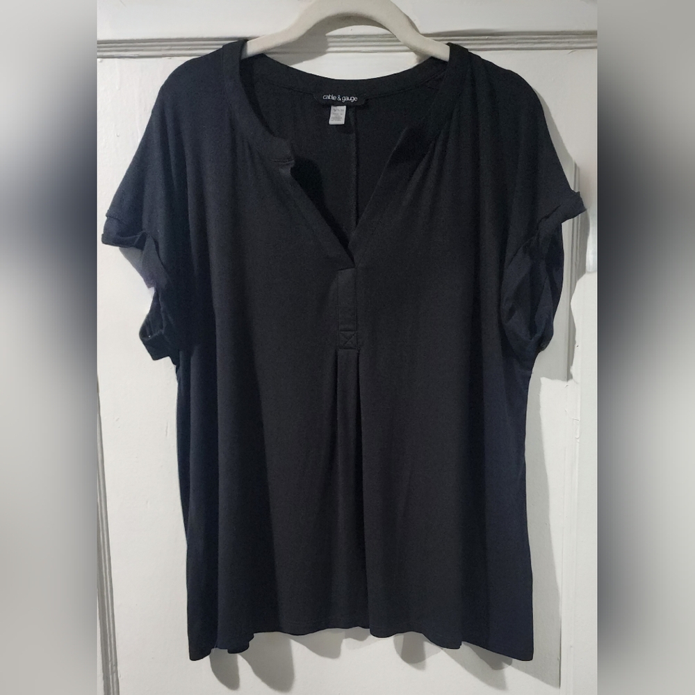 🌷Cable & Gauge Black Short Sleeve V-Neck Tunic🌷size: XL